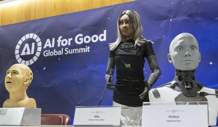 亮相联合国AI峰会记者会 九个人形机器人“畅谈”AI未来